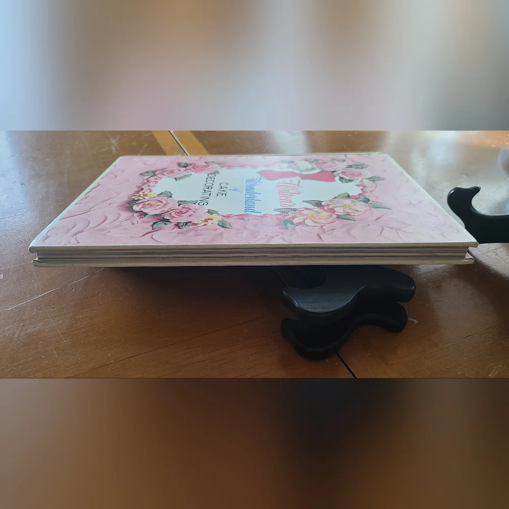 Wilton's Wonderland of Cake Decorating 2nd edition 1964 book